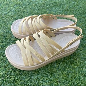 CROCS LiteRideWomen's Cream Strappy Sandals